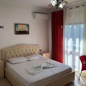 Camera grande con letto king size